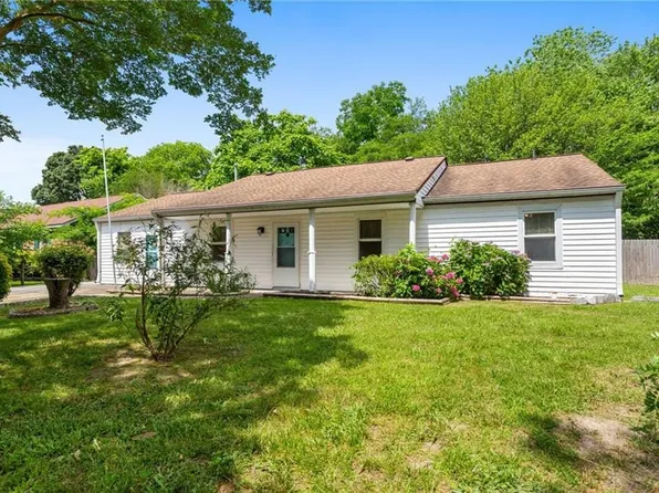 715 Mac Neil Dr, Newport News, VA 23602