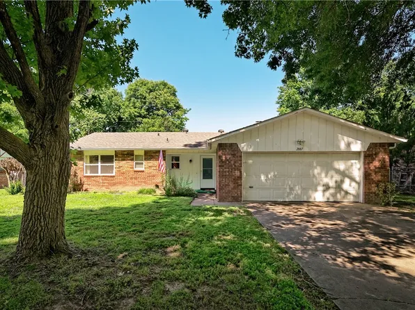 2887 N Peg Ln, Fayetteville, AR 72703