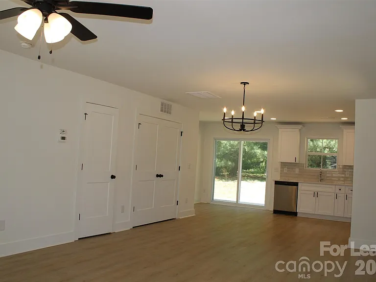 562 W Park Ave #B — Photo 9