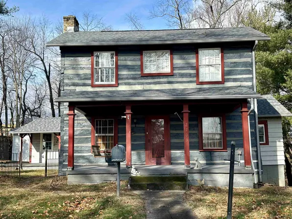 2703 S 29th St, Ashland, KY 41102