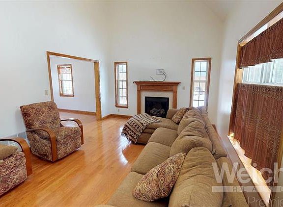 3rd image of 28 Briar Rose Ln