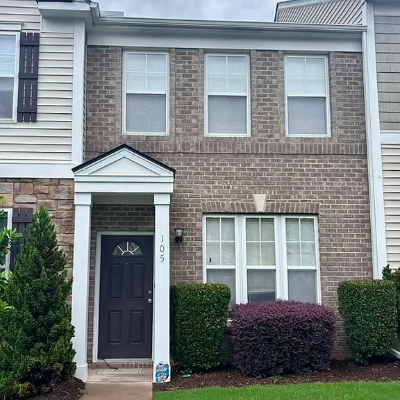 100 Stratford Lakes Dr #105 — Photo 1