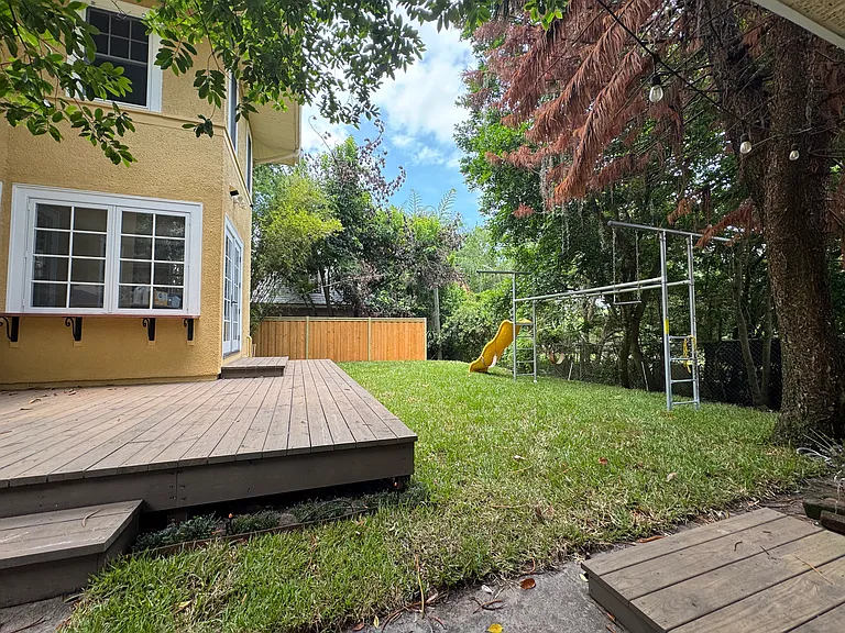 222 Osceola Ct — Photo 6