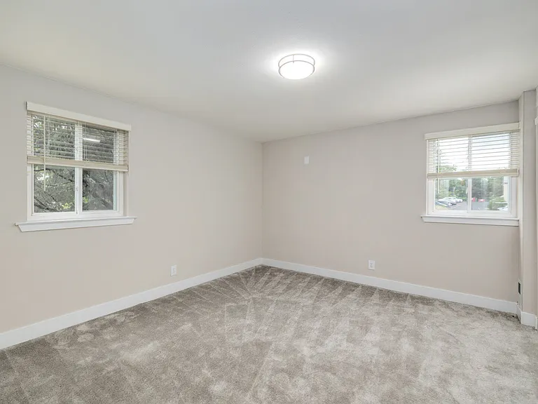 Pine Manor Apartments — Photo 16