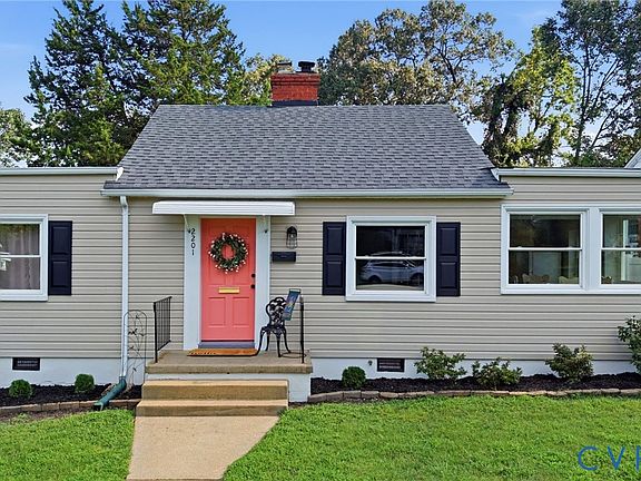 2nd image of 2201 Ginter St