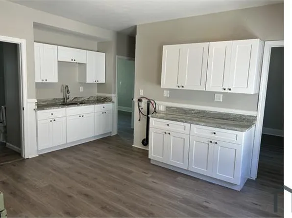 54 Crystal St APT 1, Worcester, MA 01603