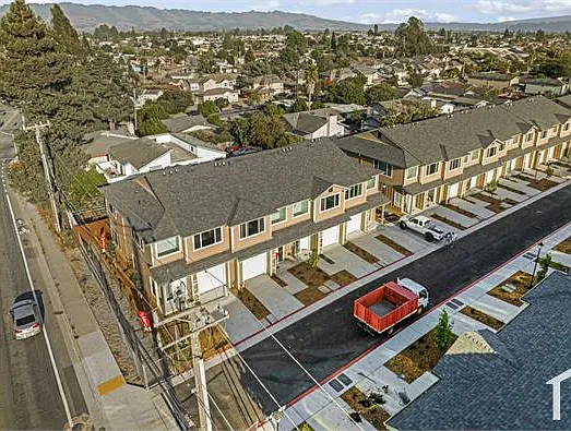 221 Airport Blvd — Photo 9