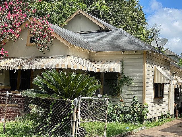 2nd image of 5230 Darling St
