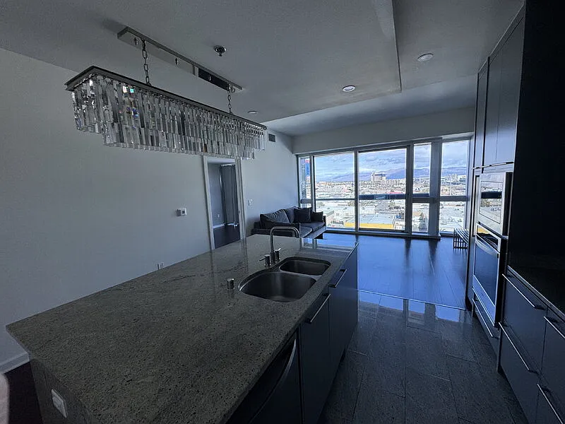 2 bed, 2.0 bath, 1111 sqft, $2,600 — Photo 4