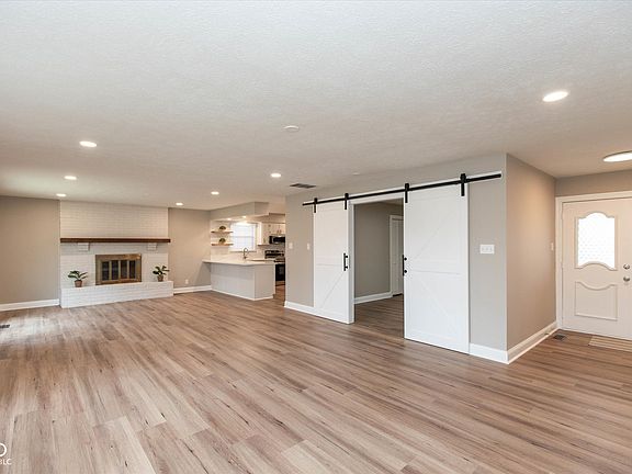 4th image of 707 Daffon Dr