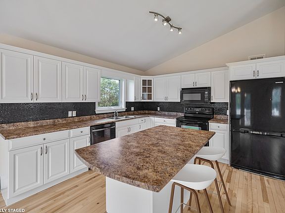 5th image of 718 Millcove Rd