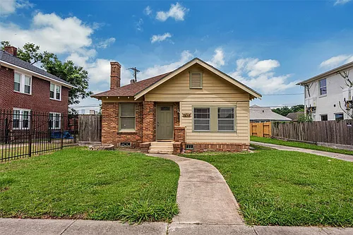 2611 Rosewood St Photo 1