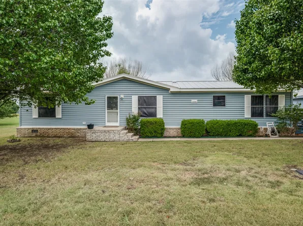 1007 Spring Flower Dr, Krum, TX 76249