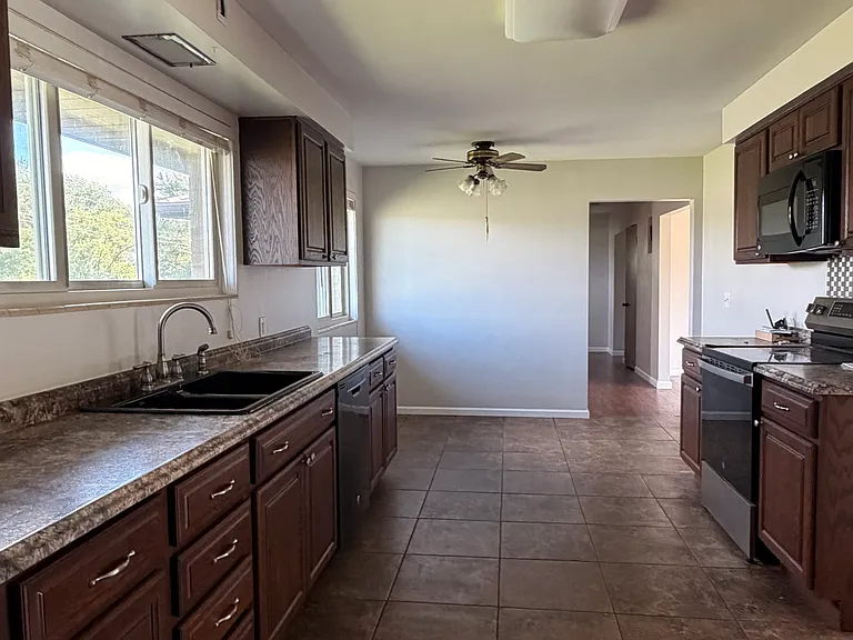3071 N Eastman Rd — Photo 7