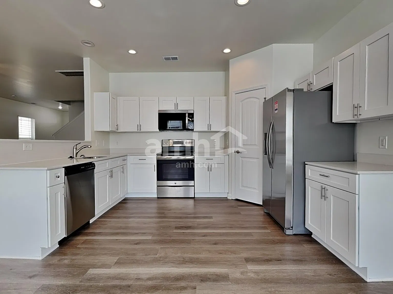 4 bed, 2.5 bath, 2128 sqft, $2,430 — Photo 3