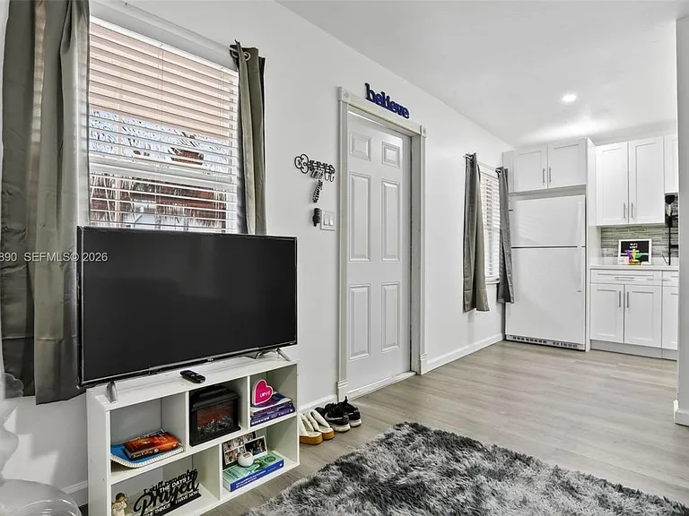 920 SW 30th St #2 — Photo 2