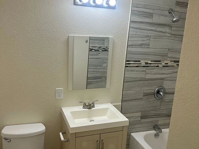 3726 Hazelwood St #4 — Photo 3