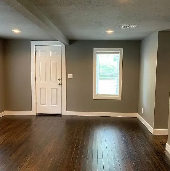 1235 S Florence Ave — Photo 9