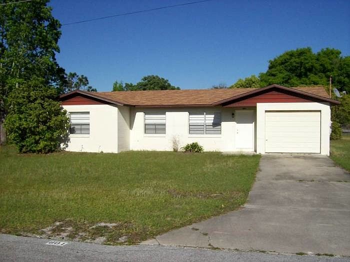 2nd image of 801 Elm Ave