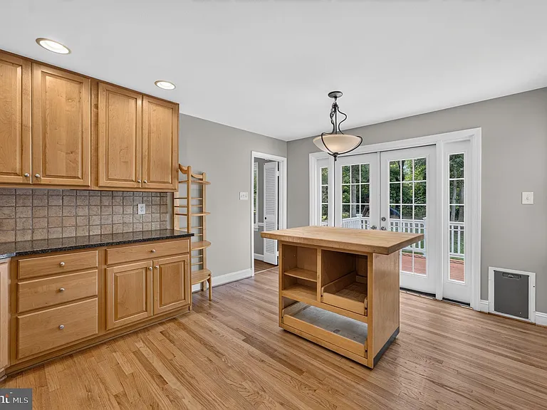6443 Walters Woods Dr — Photo 27