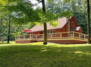 112 Wallenpaupack Dr, Greentown, PA 18426