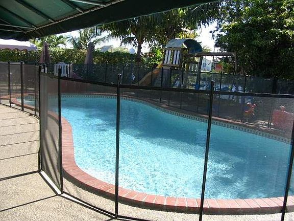 Pool with optional child fence 