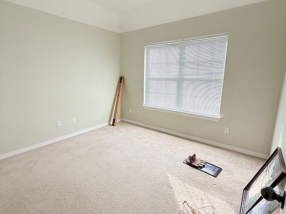 2nd image of 1704 N Valor