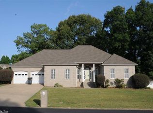 1103 Golf Course Dr, Searcy, AR 72143