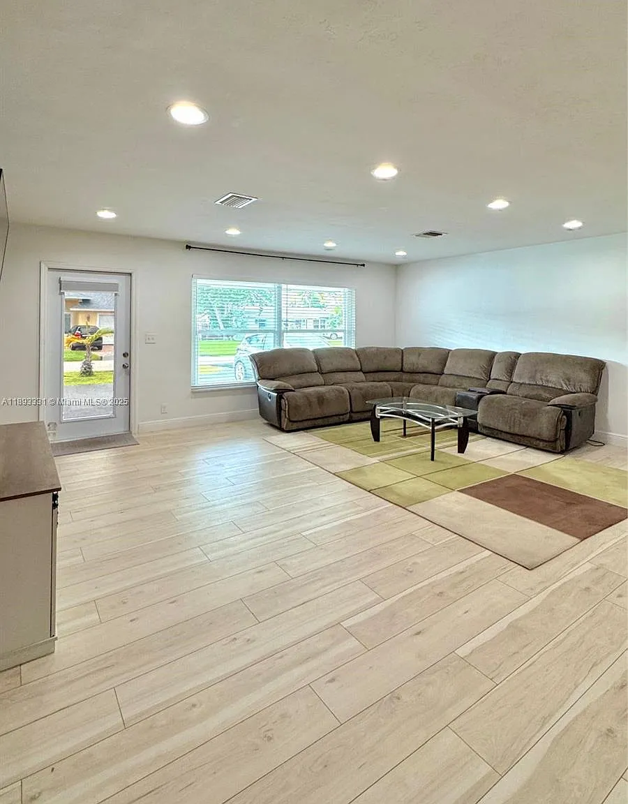 Deerfield Beach Estates — Photo 4