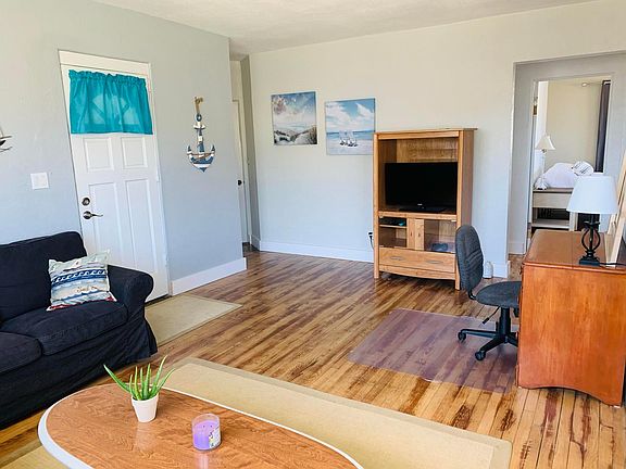 5th image of 601 University Blvd