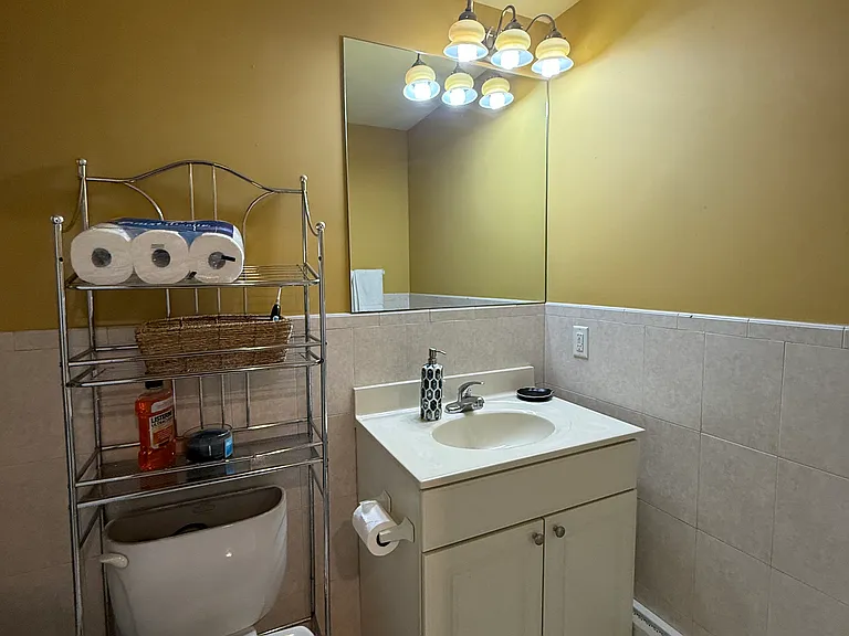 521 Lawn Ave — Photo 6