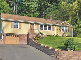 33 Avondale Rd, Denville, NJ 07834