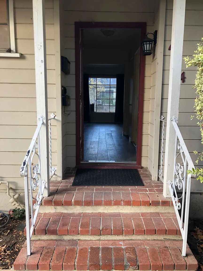 464 Claudia Dr photo 1