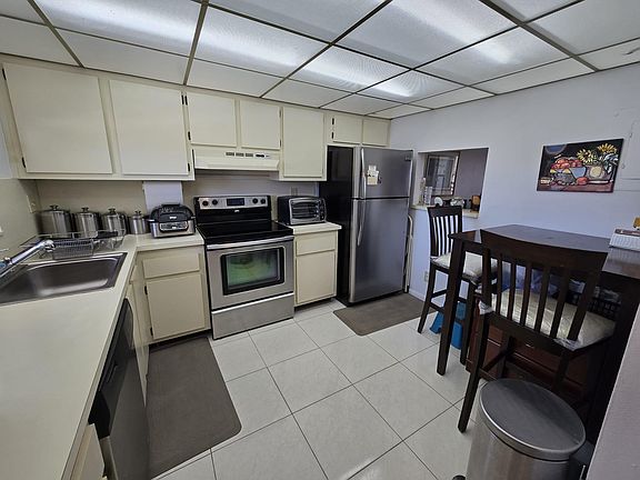 5th image of 10442 Sunrise Lakes Boulevard #310
