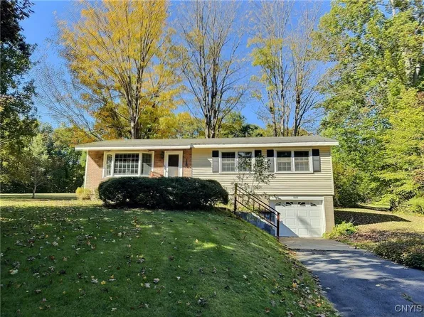 25 Hickory Grove Rd, Fulton, NY 13069