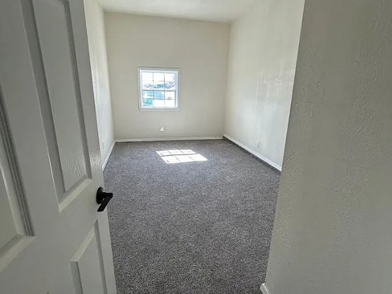 9803 Larkspur Ln — Photo 6