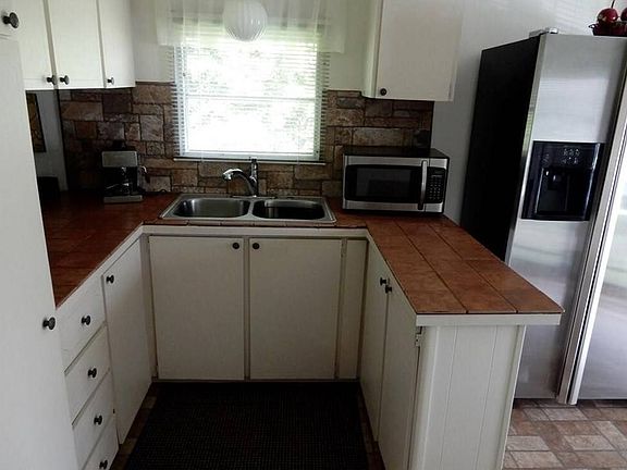 5th image of 31 Derhenson Dr