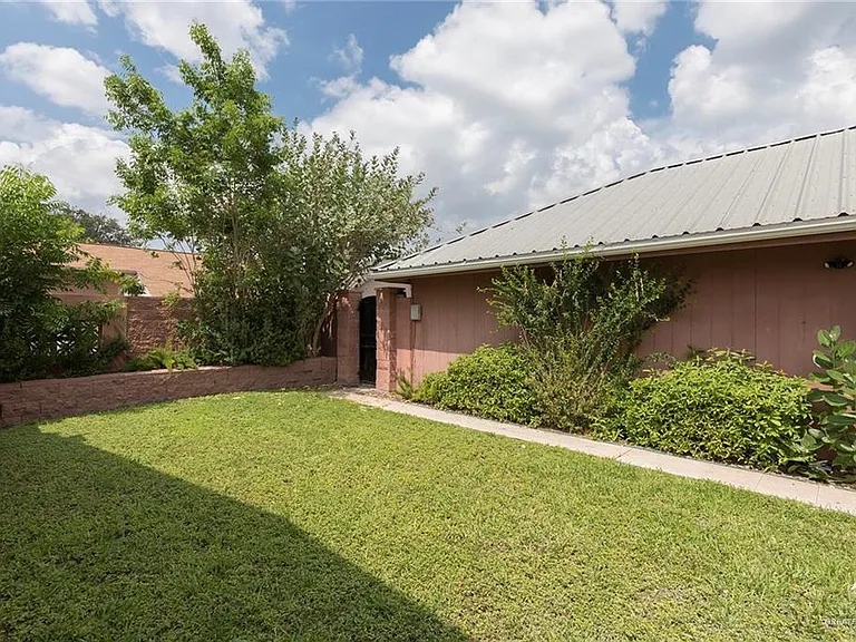 1218 Bluebird Ave — Photo 22