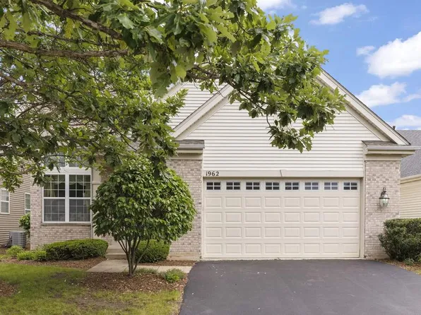 1962 Highbury Ln, Aurora, IL 60502