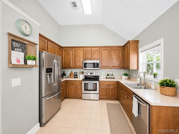5th image of 68 Fanoni Ln