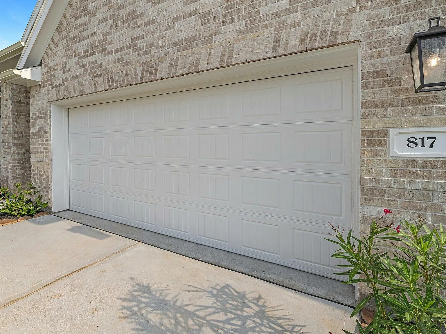 4 bed, 3.0 bath, 2423 sqft, $2,997 — Photo 2