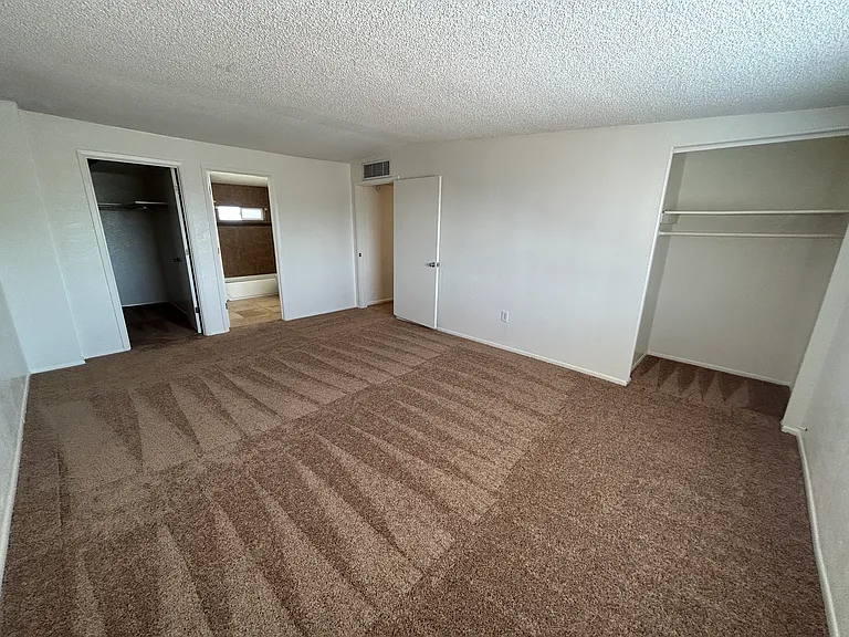 6 bed, 3.0 bath, 2269 sqft, $2,495 — Photo 30