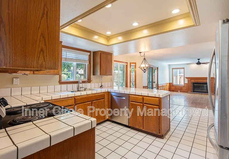 512 Bluerock Dr — Photo 6