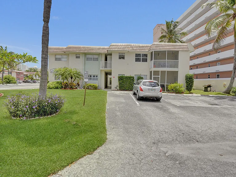 1450 N Riverside Dr #103 — Photo 49