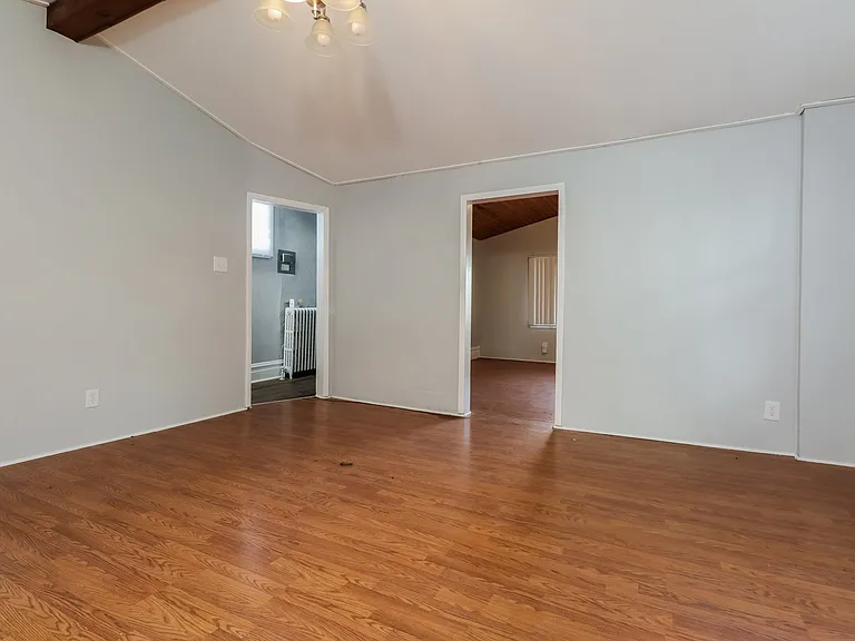 1053263_019_living_room_13024058.jpg