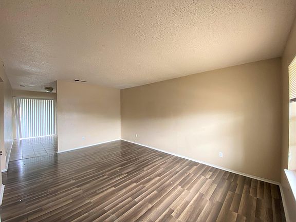 4th image of 1910 Cedarhill Dr #C