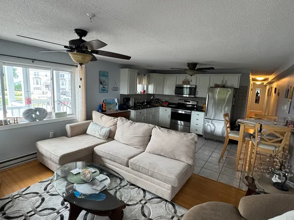 5 Duston Ave APT C, Hampton, NH 03842