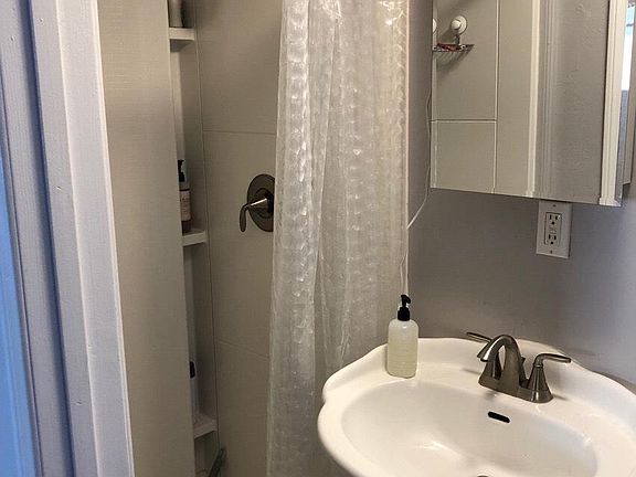 5th image of 3873 Canning Ave #A