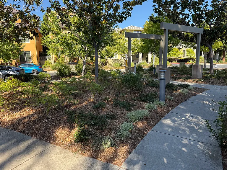 The Arbor Real community park, clubhouse, children playground, picnic tables and pool are located within a short walk.