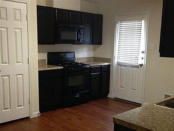 4th image of 842 Sun Prairie Dr